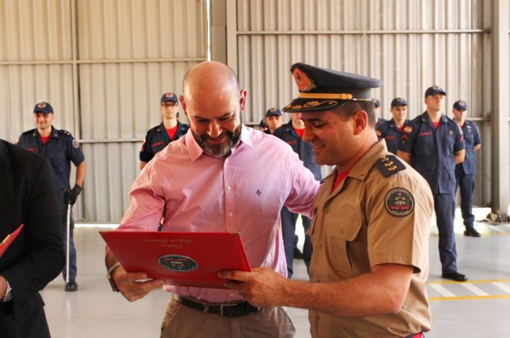 Reitor da Unoesc recebe título de Amigo do Corpo de Bombeiros Militar