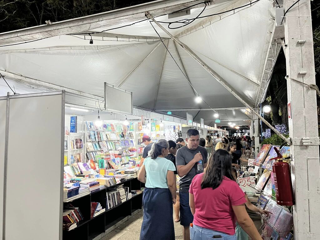 Mais de 14 mil livros foram vendidos durante a feira