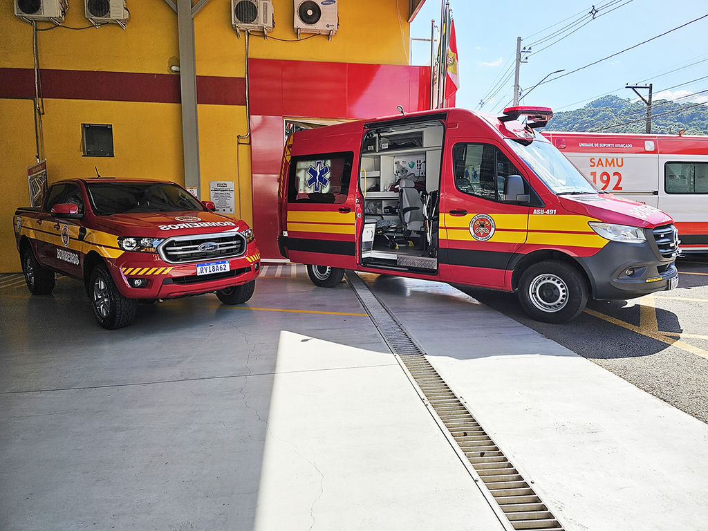 Prefeito Dioclésio Ragnini recebe título honorário de Amigo do Corpo de Bombeiros Militar