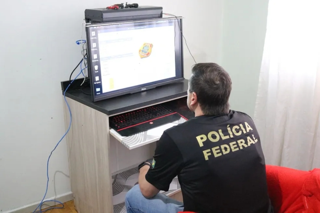  - PF apreende equipamentos de informação em operação contra divulgação de material pornográfico infantojuvenil — Foto: Polícia Federal/Divulgação