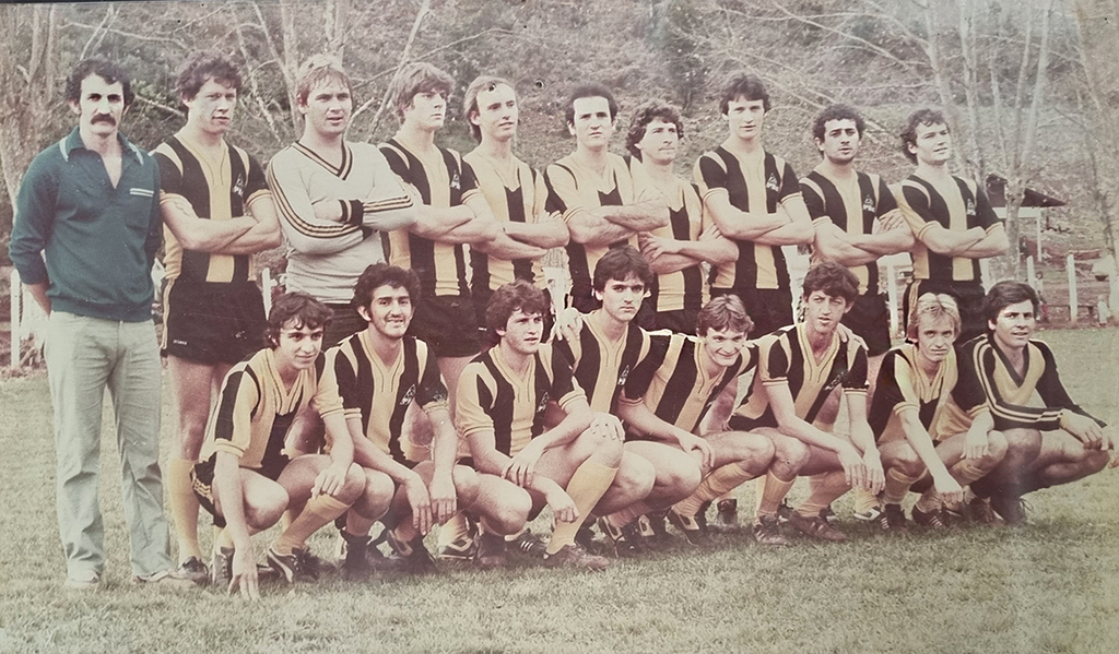  - Foto legenda da esquerda para à direita em pé: Valdir (treinador), Lilico, Adão, Mauricio, Nenê, Remi, Dé, Volnei, Carlinhos e Polaco.

Agachados: Pelé, Zeneide, Prego, Adelir, Miguel, Mídio, Itamar e Gringo.