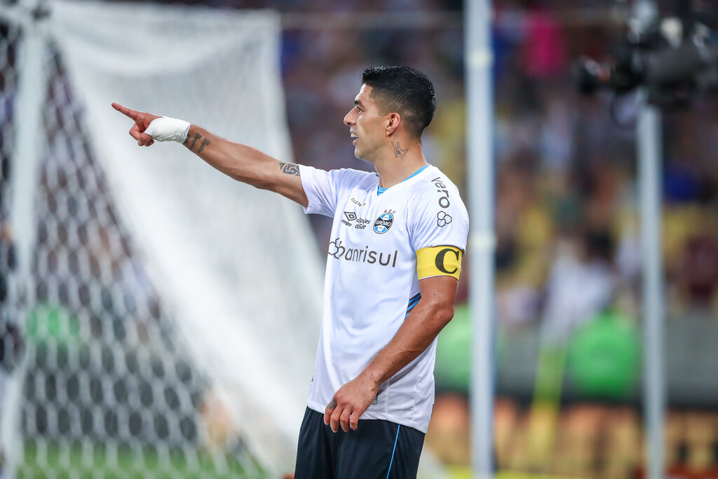 Suárez marca duas vezes na despedida, Grêmio vence o Fluminense e termina vice-líder do Brasileirão