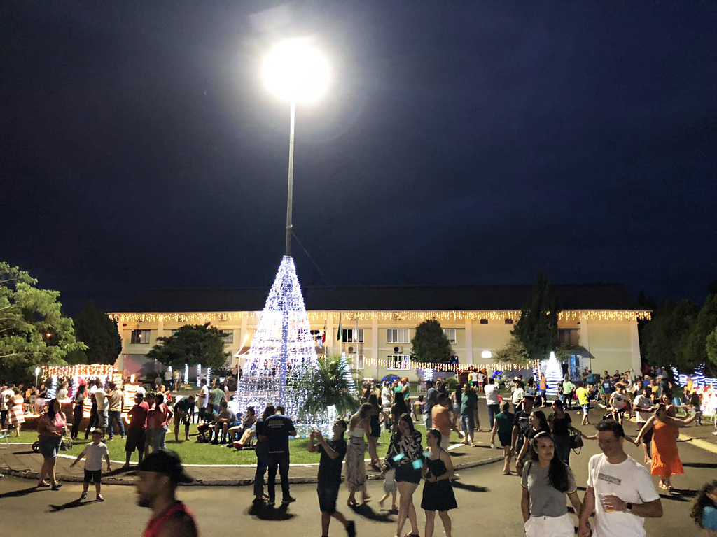 PARADA NATALINA MARCA A ABERTURA DA PROGRAMAÇÃO DE NATAL EM ZORTÉA