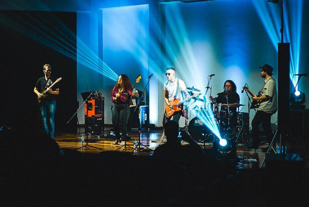 Noite com tributo a Pink Floyd, e Beatles em versão blues no Natal Felicidade