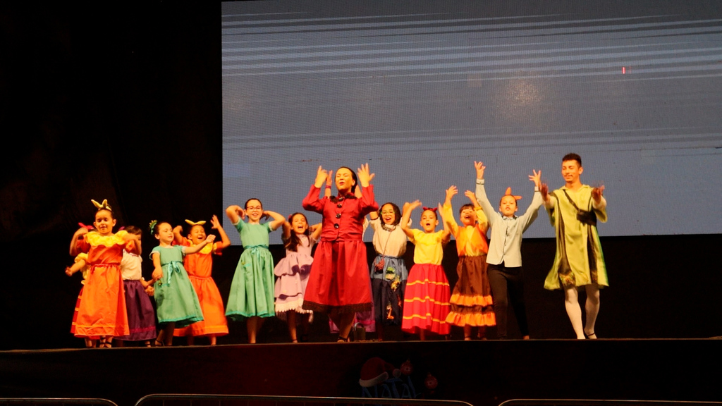 Um banquete cultural: Quarta noite de Natal Felicidade libera o palco para a graciosidade da dança clássica e do canto de amor às boas-vindas ao nascimento de Jesus