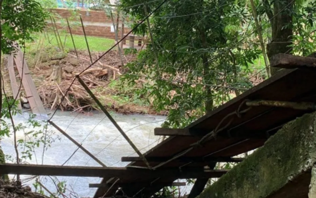 Ponte rompe durante ensaio fotográfico e deixa três estudantes feridos no Vale do Taquari