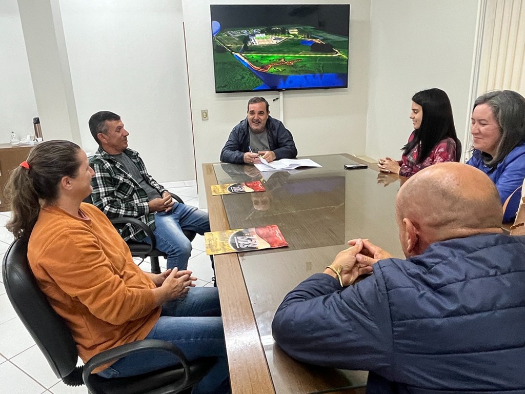 CONVÊNIO GARANTE RECURSOS DO MUNICÍPIO 
À APROMAPY DE SANTA ROSA DO SUL