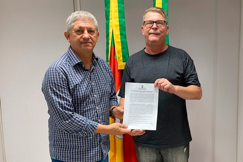 PREFEITO ASSINA TERMO DE FOMENTO ENTRE A PREFEITURA E A APAE DE TORRES