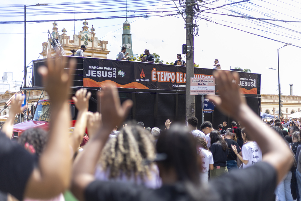 Marcha para Jesus 2023 reúne centenas de fiéis em Pelotas