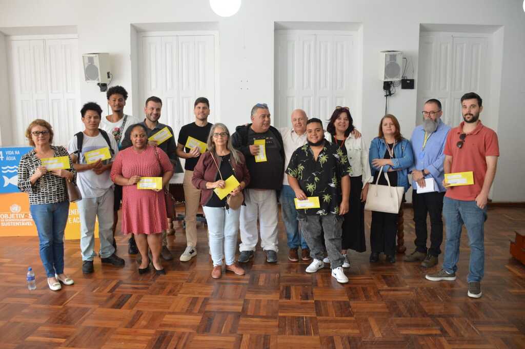 Prefeitura realiza entrega de primeiro pagamento dos projetos da Lei Paulo Gustavo