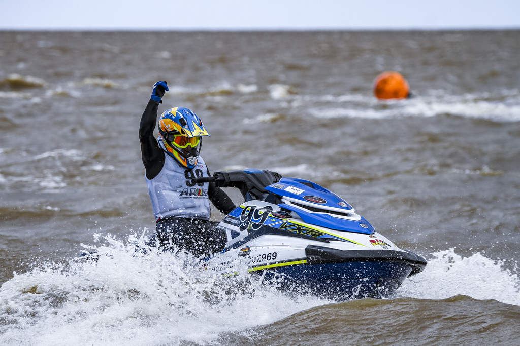 Foto: Italo Santos - Especial - Pelotense Marcelo Albuquerque levou a melhor em duas categorias nas águas da Lagoa dos Patos