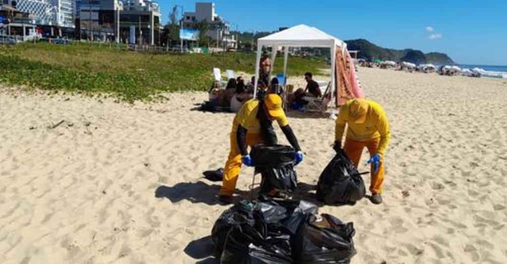 Limpeza de praias é intensificada durante temporada de verão em Itajaí