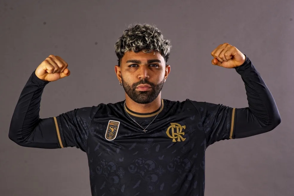  - Gabigol e seu uniforme do Flamengo da consciência negra — Foto: Marcelo Cortes/Flamengo