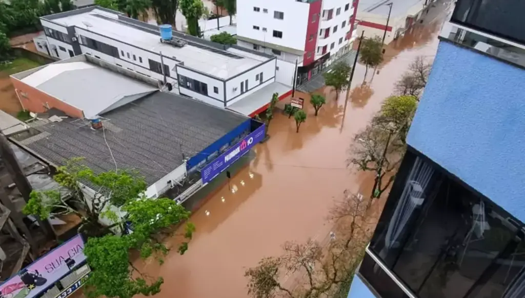 Após passagem pela Argentina, governador vai a Xanxerê acompanhar estragos da intensa chuva