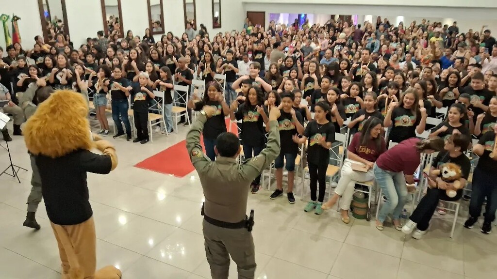 PROERD realiza formatura no Espaço Garden