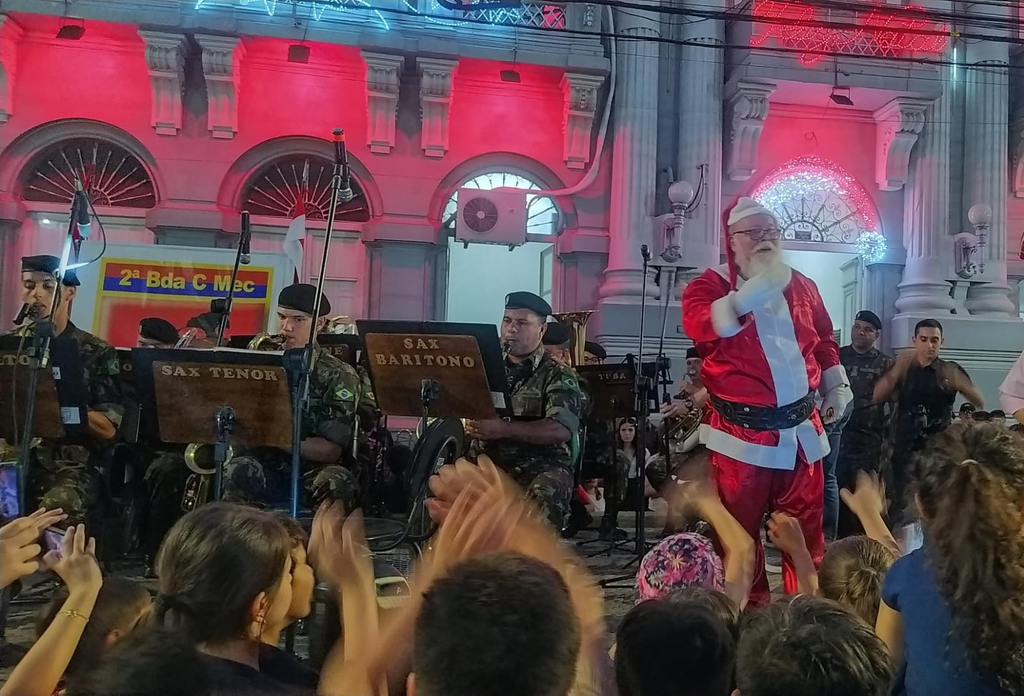 Grande público prestigiou a chegada do Papai Noel