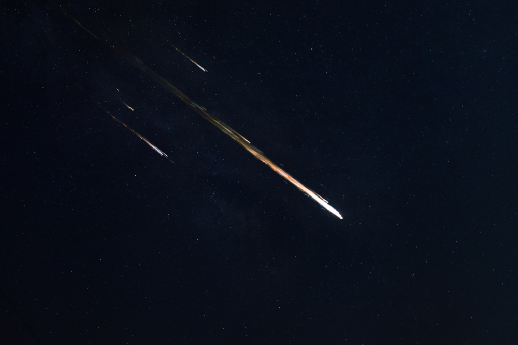 título imagem Chuva com 120 meteoros por hora: entenda o que é e saiba como visualizar