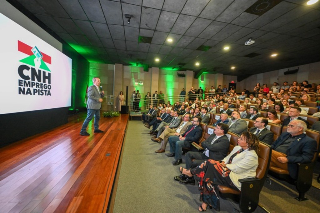 Governador e presidente do DETRAN/SC lançam Programa CNH Emprego na Pista com parcerias públicas e privadas