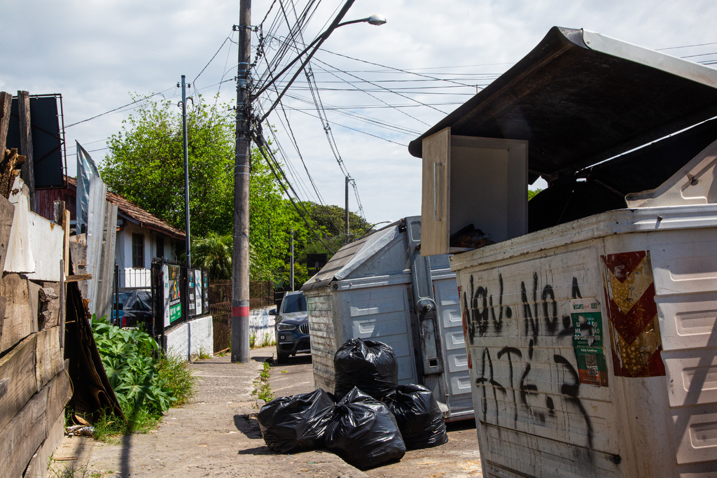 Novo contrato da coleta de lixo prevê a troca dos 630 contêineres e investimento de R$ 10 milhões por ano