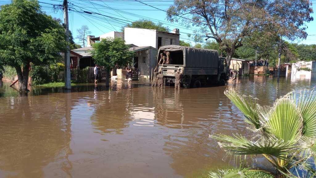 Famílias retornaram para casa após enchente