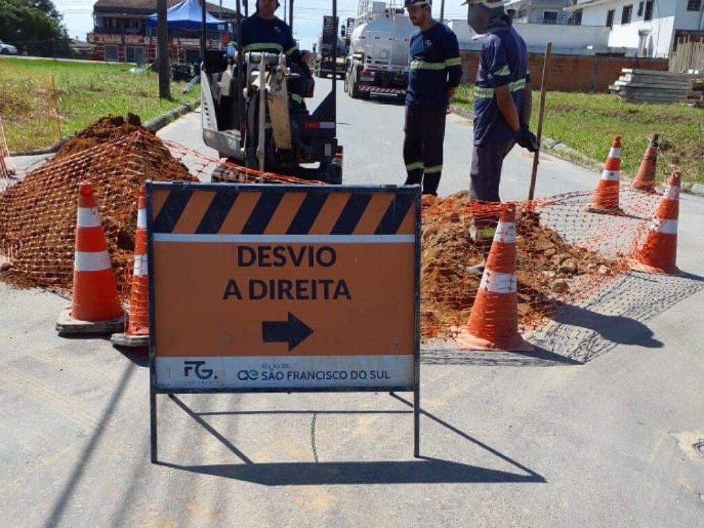 Obras para ampliação da rede de esgoto em São Francisco do Sul  seguem com  trabalho nos bairros Ubatuba, Sandra Regina e Iperoba