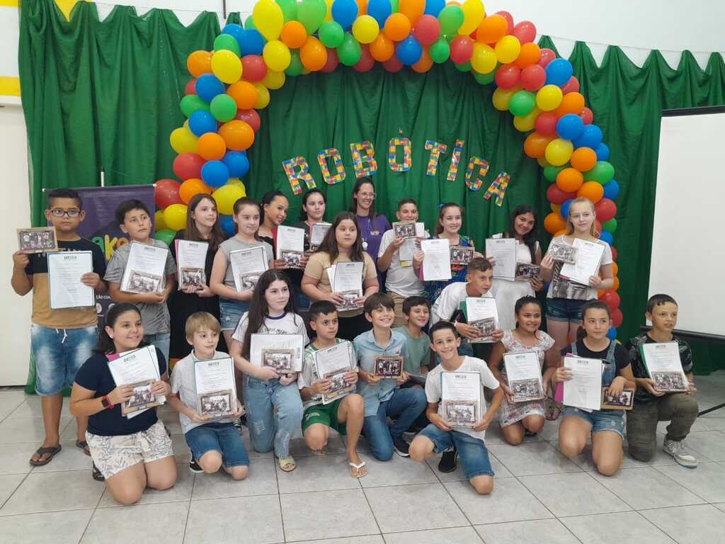 Formada primeira turma de robótica no município de Belmonte