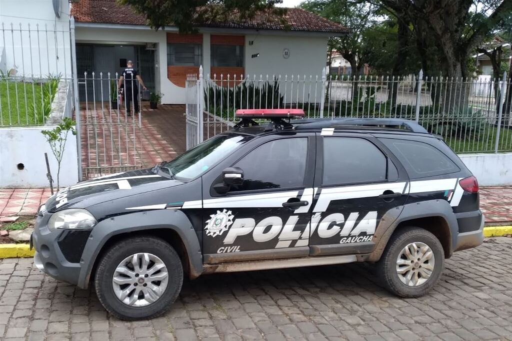 Suspeito de perseguir a ex-mulher e atear fogo em carro é preso pela Polícia Civil na região