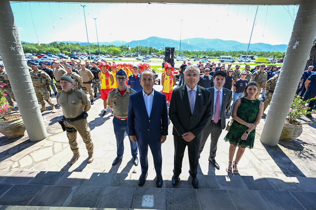 Governo de SC reforça presença de guarda-vidas, aumenta policiamento e amplia ações