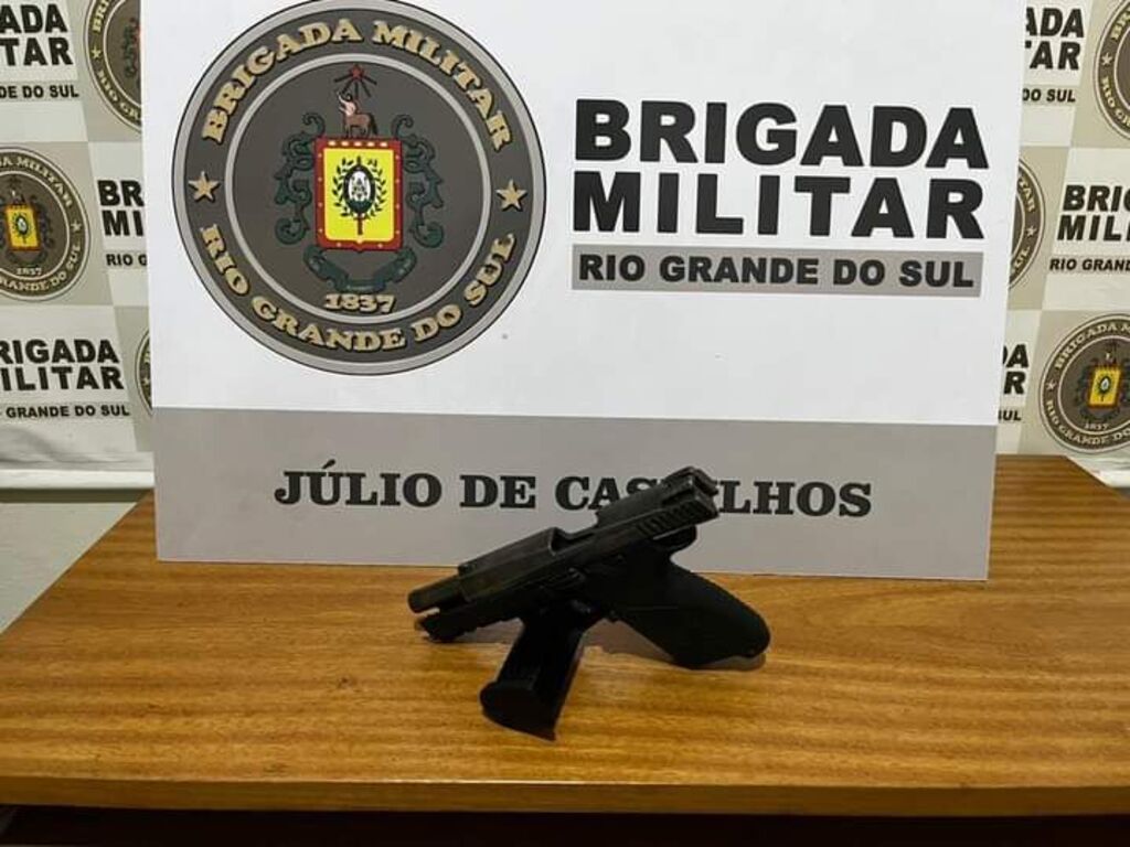 Homem que vinha de Porto Alegre entregar arma de fogo em Júlio de Castilhos é preso pela Brigada Militar