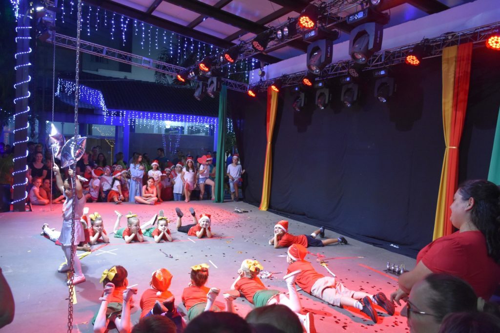 Apresentações culturais e show infantil marcaram mais uma noite do Natal da Magia em Ouro