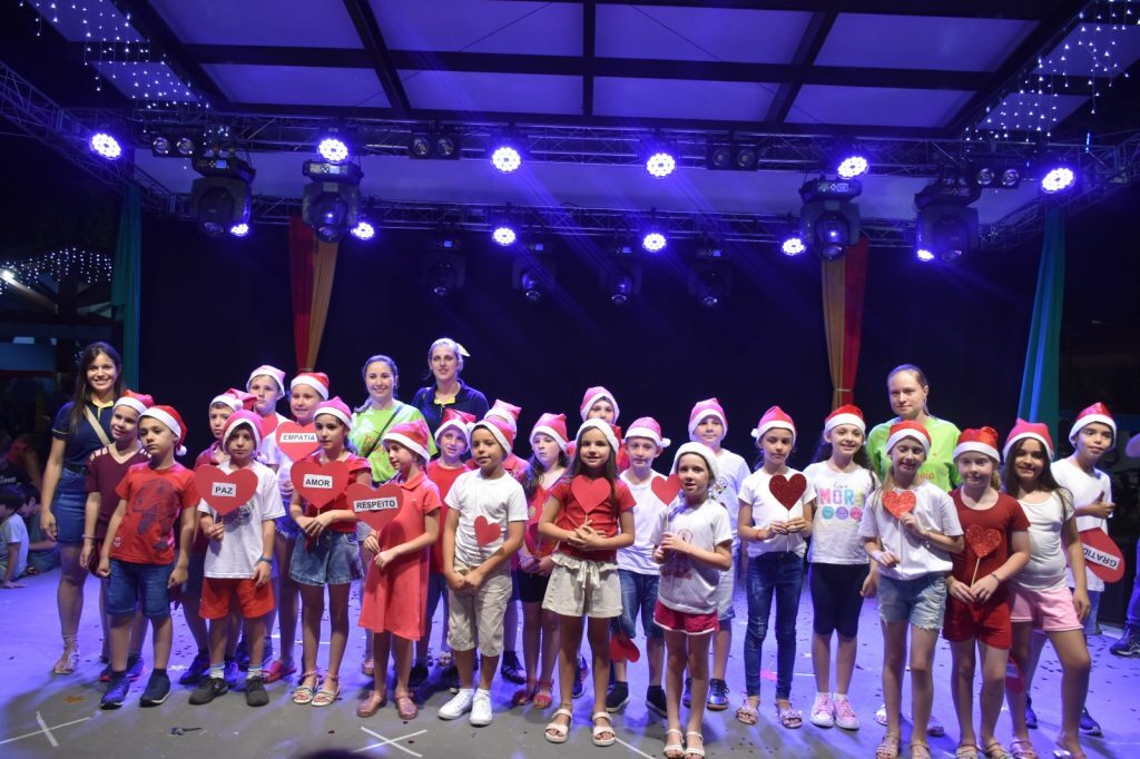 Apresentações culturais e show infantil marcaram mais uma noite do Natal da Magia em Ouro