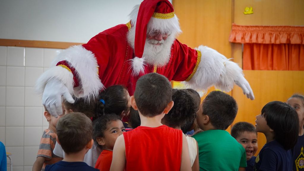 Campanha Amigo Secreto de Natal: crianças de Camobi recebem os presentes pedidos nas cartinhas