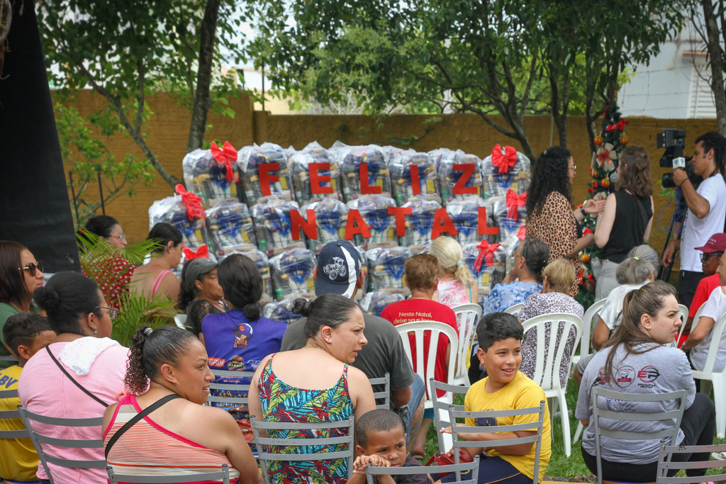 Foto: Jô Folha - DP - Iniciativas realizaram a entrega de alimentos para instituições e famílias do Município e da Zona Sul