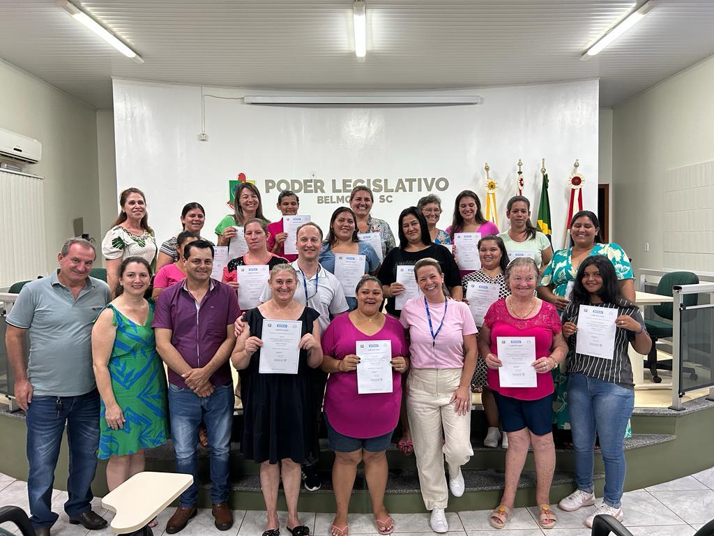 Curso forma 18 novas costureiras no município de Belmonte