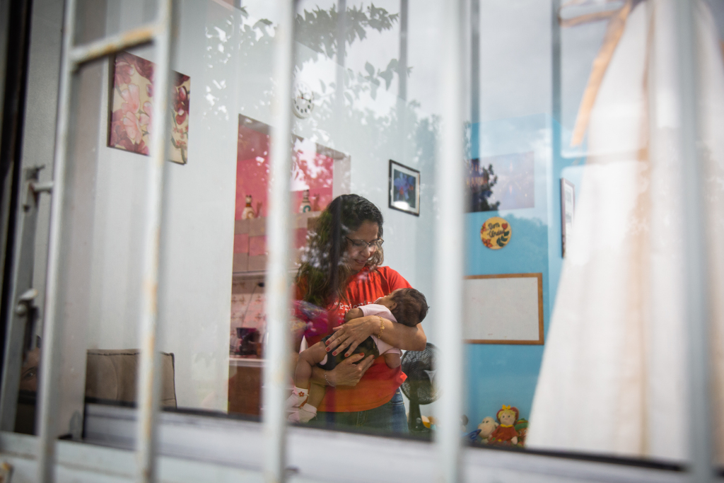 Fotos: Nathália Schneider (Diário) - A Aldeias recebe desde bebê até adolescente. Atualmente, são nove aos cuidados da mãe social Denilza Cardoso.