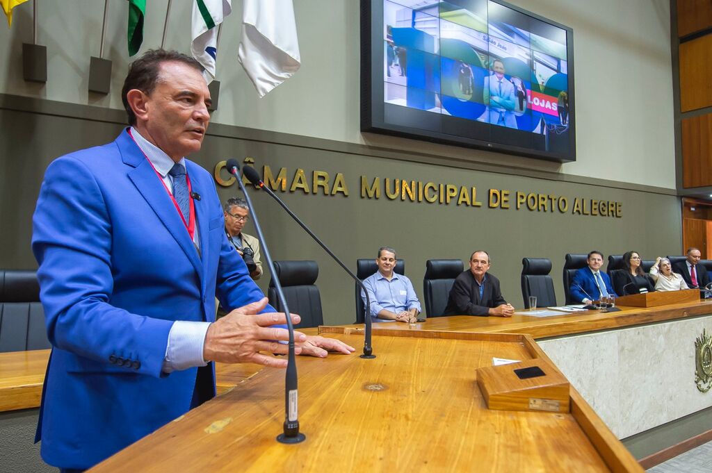 Fundador da Rede de Farmácias São João recebe Título de Cidadão de Porto Alegre/RS