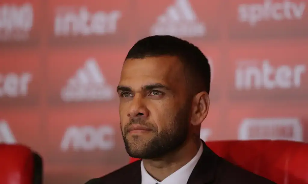 Daniel Alves será julgado na Espanha em fevereiro por agressão sexual