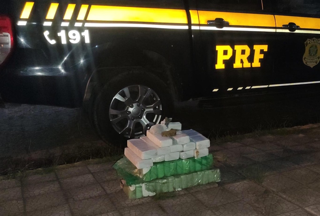 Foto: Polícia Rodoviária Federal - Mais de 30kg de maconha foram apreendidos pela PRF