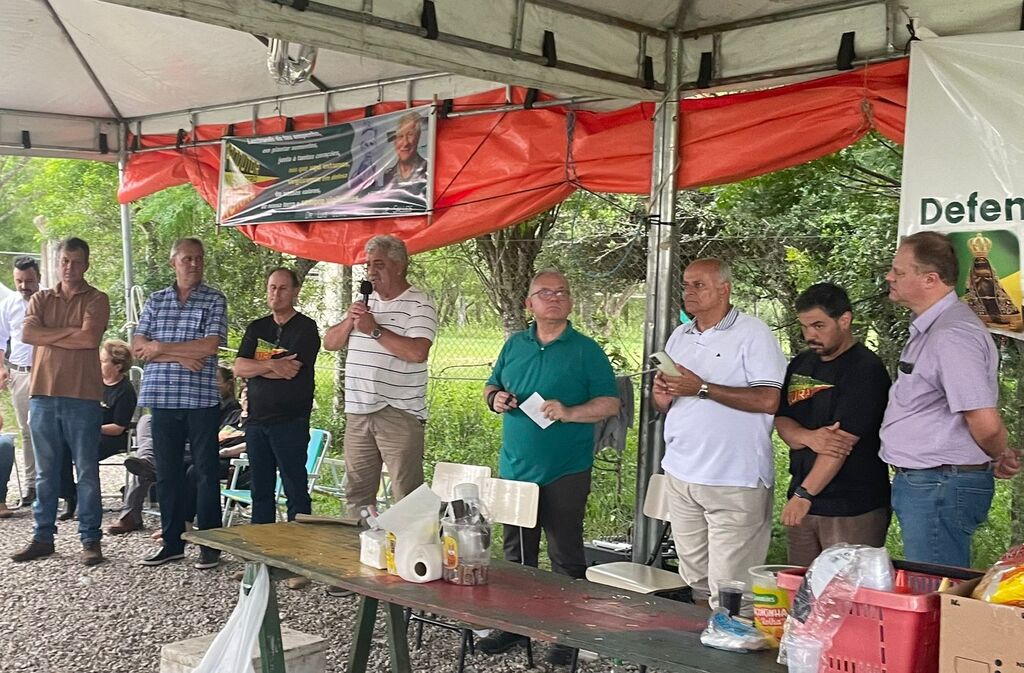 Presidentes dos Sindicatos Rurais participam de Assembleia no acampamento no trevo de Hulha Negra