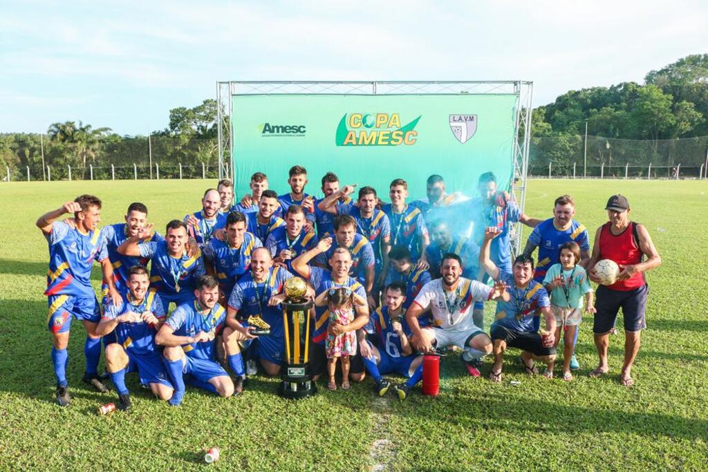 SÃO JOÃO DO SUL É CAMPEÃO INVICTO DA COPA AMESC DE SELEÇÕES