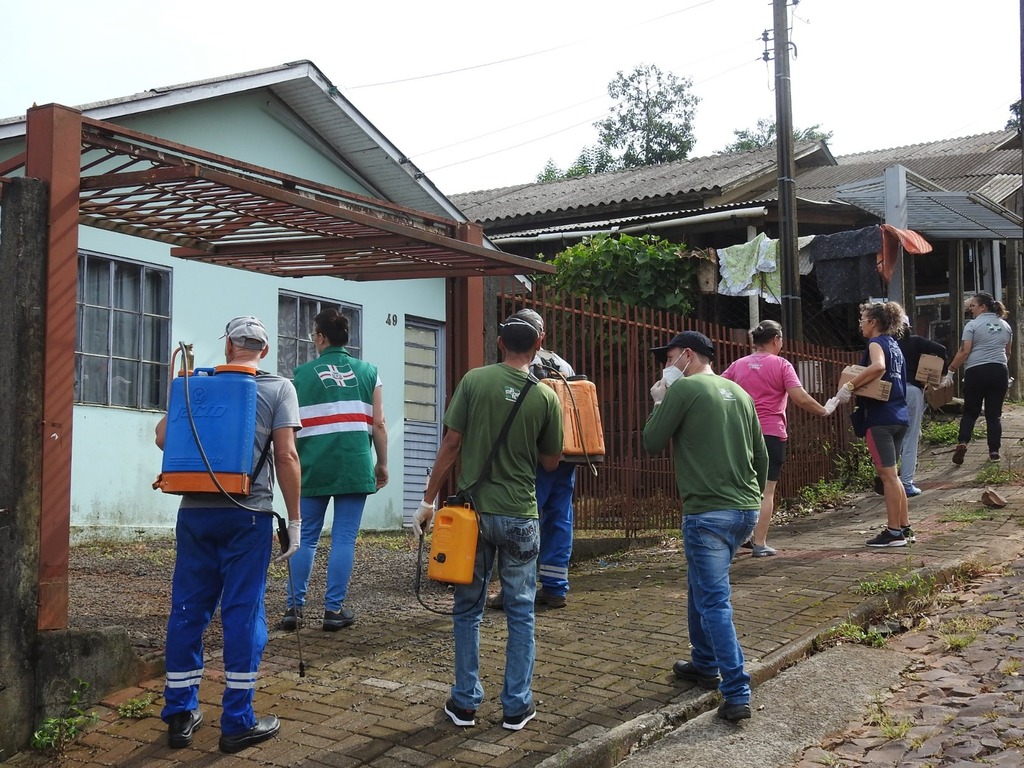 Equipe da Saúde desenvolve ação de combate a carrapatos