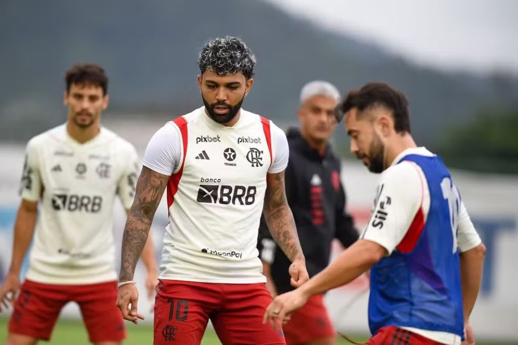  - Gabigol e Everton Ribeiro em treino do Flamengo — Foto: Marcelo Cortes / CRF