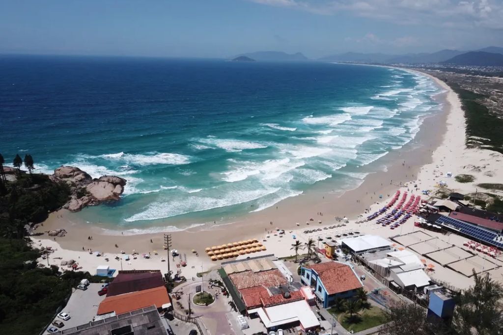  - Praia Joaquina, em Florianópolis — Foto: Leonardo Sousa/PMF