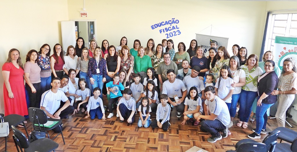 Vencedores são premiados pelo Sistema de Educação 