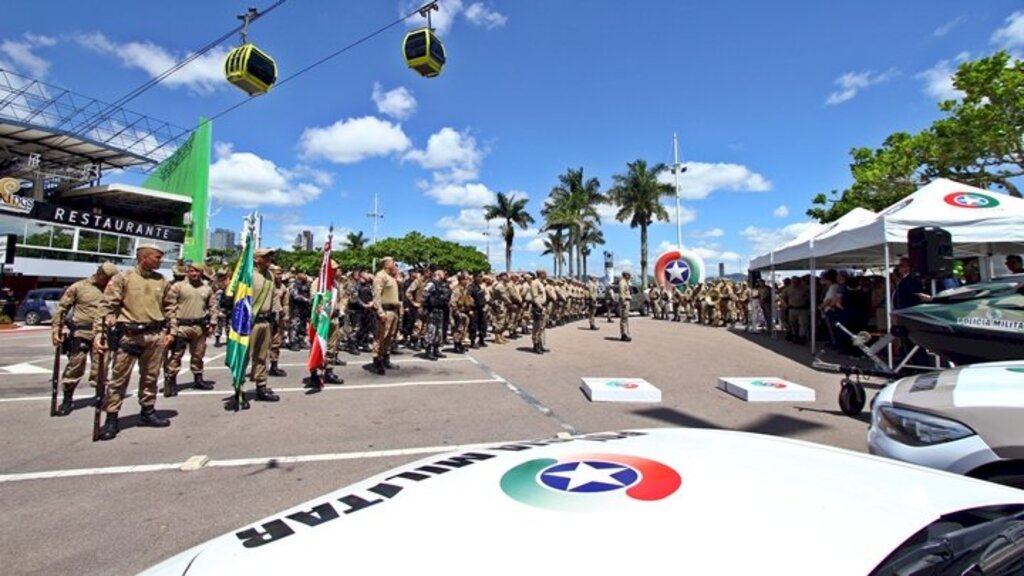 Polícia Militar apresenta efetivo para início da Estação Verão