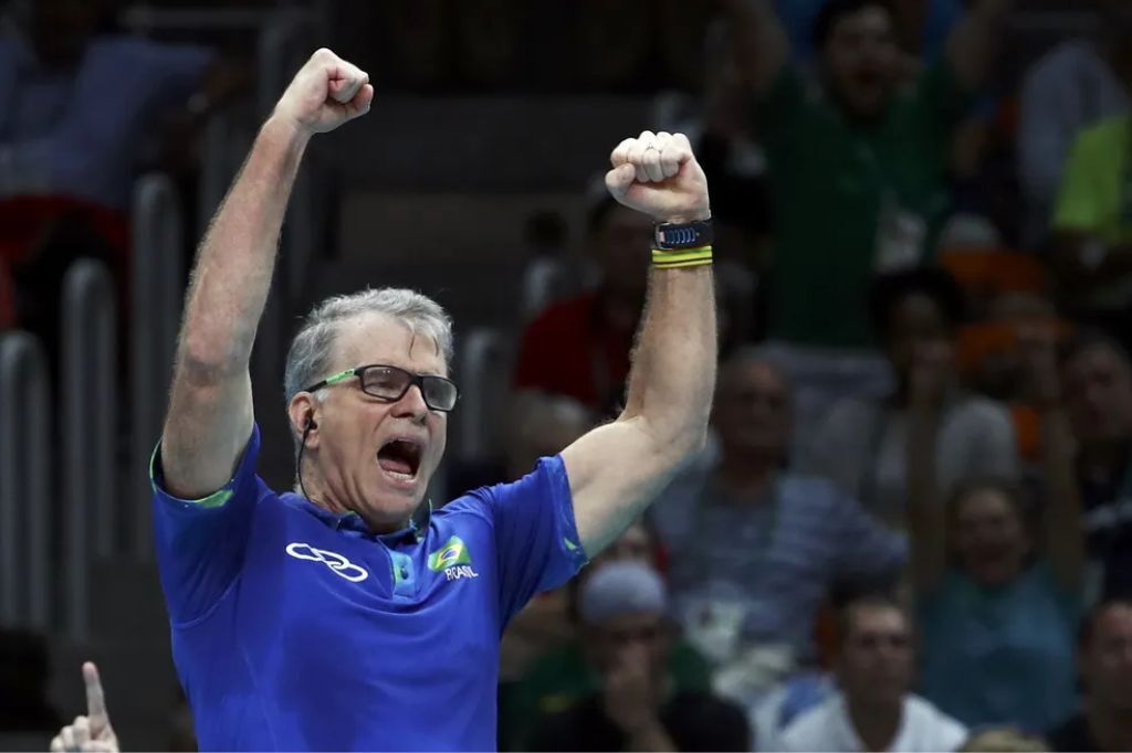  - Bernardinho celebra a vitória na final das Olimpíadas do Rio — Foto: Reuters