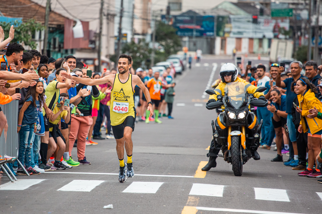 Campeão da 1ª Maratona de Santa Maria, Gabriel Pozzo disputará Corrida Internacional de São Silvestre no próximo domingo