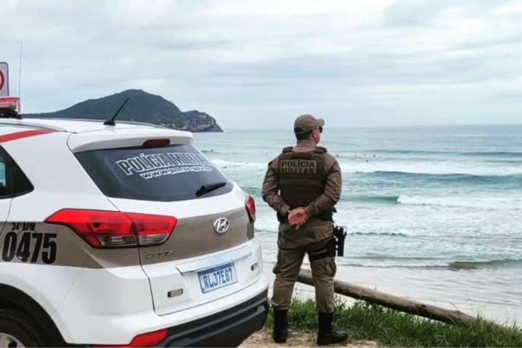 PM lavra TC por uso de maconha em trilha do Canto da Praia da Vila