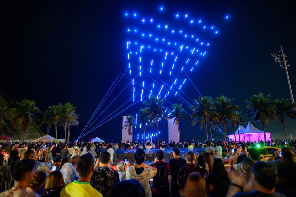 Divulgação/PMF - Show de drones não empolgou moradores e turistas que foram à Beira-mar Norte na noite de 31 de dezembro