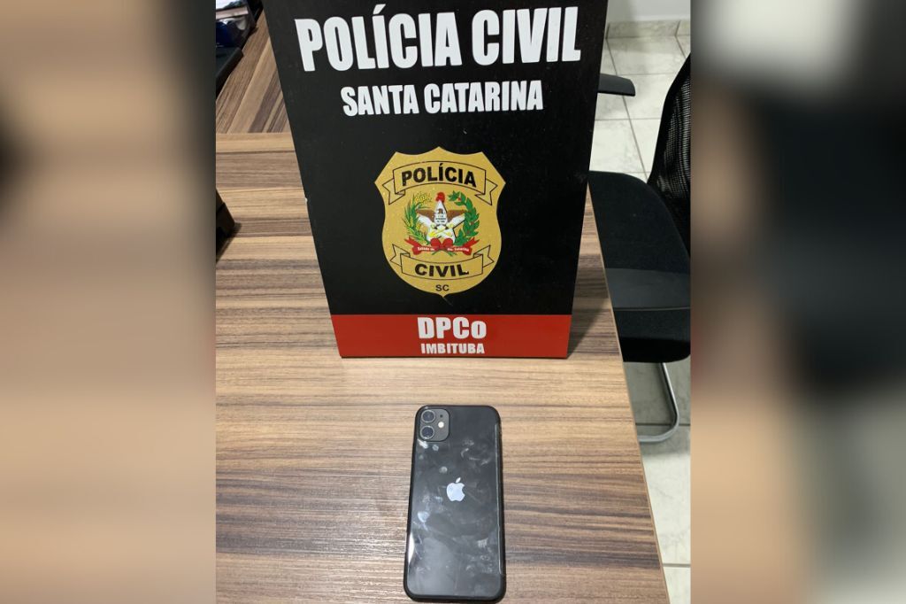 PC de Imbituba recupera celular furtado em estabelecimento de informática